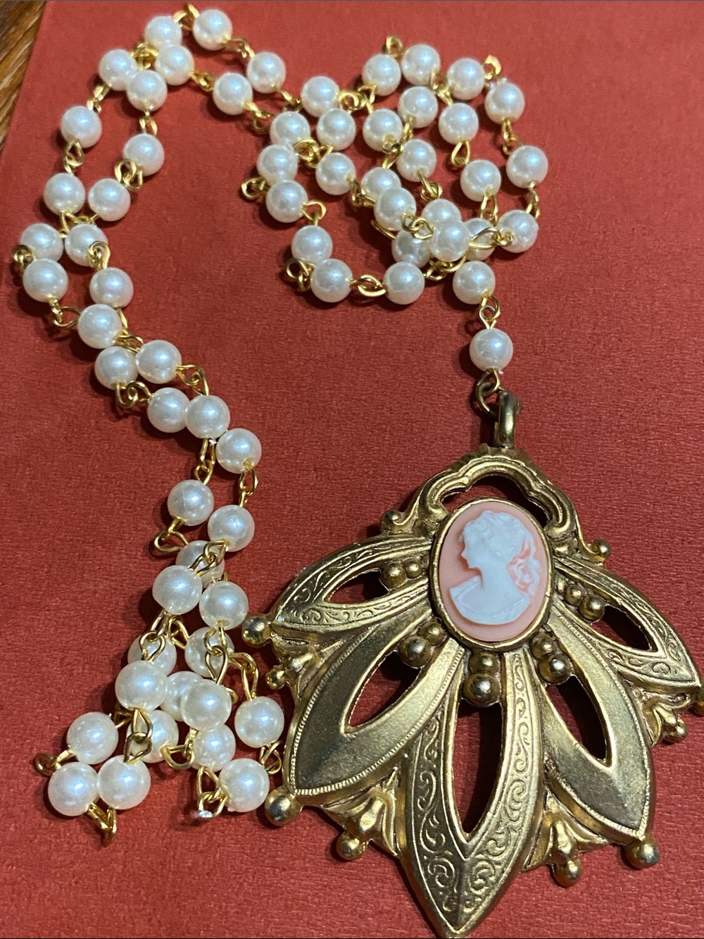 Gold Cameo Pendant Necklace with Faux Pearl Chain - Picture 5 of 7